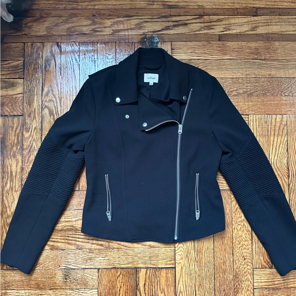 Wilfred women’s black moto jacket. Silver accents. Size 8